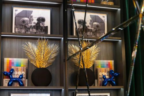 a shelf with vases and skulls on it at Brit Hotels Earls Court in London