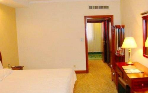 Letto o letti in una camera di GreenTree Inn Changshu South HaiYu Road Pedestrian Street Business Hotel