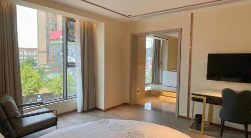 Μια τηλεόραση ή/και κέντρο ψυχαγωγίας στο 7 Days Inn Deyang Zhongjiang Kuishan Park