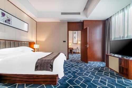 Postel nebo postele na pokoji v ubytování Guangzhou Hongzhou Century Hotel-Free shuttle bus during the Canton Fair