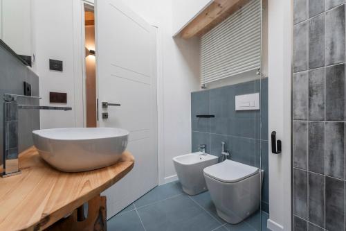 a bathroom with a tub and a toilet and a sink at Borgo Rotondo in San Giovanni in Persiceto