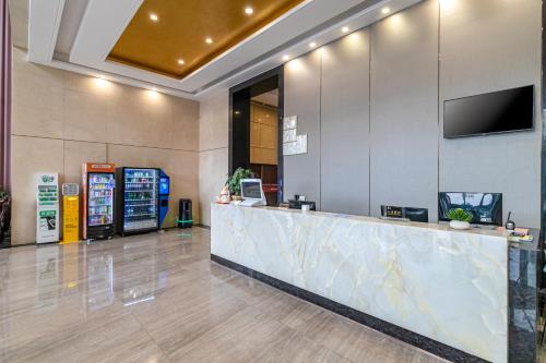 TV a/nebo společenská místnost v ubytování Guangzhou Hongzhou Century Hotel-Free shuttle bus during the Canton Fair