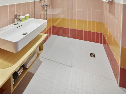 ibis Styles Pforzheimにあるバスルーム
