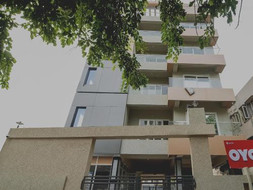 an apartment building is seen from the street at Capital O RR Towers by CJ in Vijayawāda