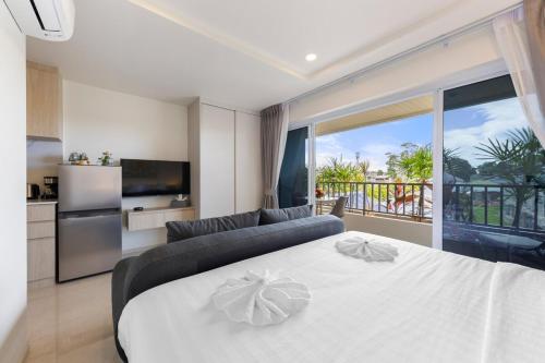 Giường trong phòng chung tại The Terraza A302 Studio Apartment