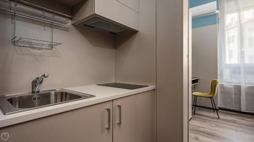 Strategic studio apartment -fully equipped, 5 minutes from Central Station, M2, M3, Airport Shuttle