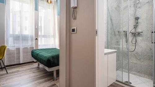 Strategic studio apartment -fully equipped, 5 minutes from Central Station, M2, M3, Airport Shuttle