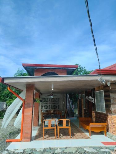El edificio en el que está la casa vacacional