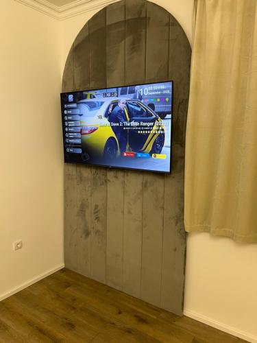 a flat screen tv hanging on a wall at Apartment Sofia Nähe Redbull Ring in Knittelfeld