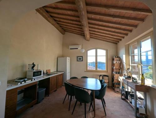 Kuchyň nebo kuchyňský kout v ubytování Cozy 2BR Mountain Escape - Molazzana