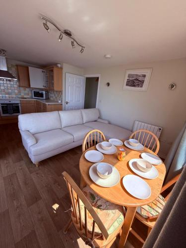 Kuchyň nebo kuchyňský kout v ubytování Cliff top chalet with stunning ocean views