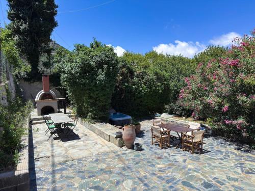 Κήπος έξω από το Elafonisi Manor with Private Pool & Jaccuzi