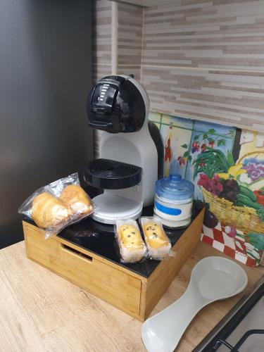 Makanan di atau berdekatan apartmen