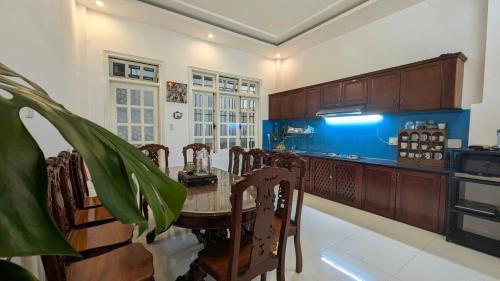 Кухня или мини-кухня в Ichigo Home Đà Lạt
