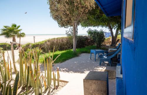 a blue house with a view of the beach at Dakhla Attitude in Dakhla