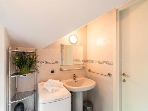 a small bathroom with a sink and a mirror at Residenza Verde Lago in Stresa