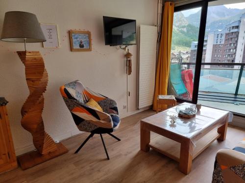 Μια τηλεόραση ή/και κέντρο ψυχαγωγίας στο Appartement au pied des pistes