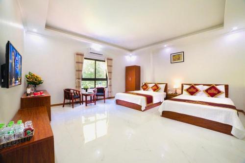 Katil atau katil-katil dalam bilik di Quang Tung Heritage Cat Ba Hotel