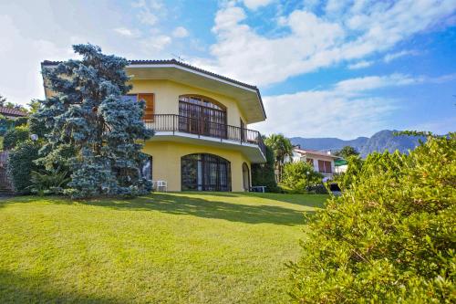 En generel udsigt til bjerge eller udsigt til bjerge taget fra lejligheden