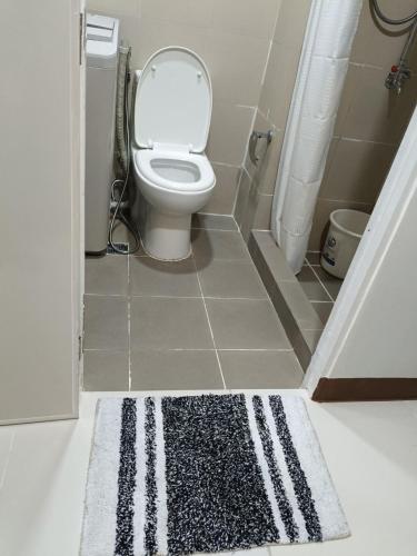 Un baño de Coast Residences