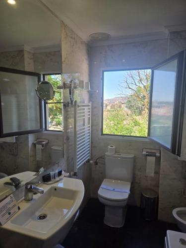 Un baño de Hotel Leonor Mirón