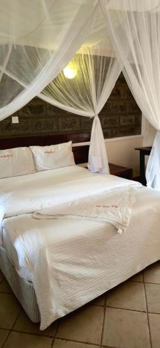 Ένα ή περισσότερα κρεβάτια σε δωμάτιο στο Trotters Hotel