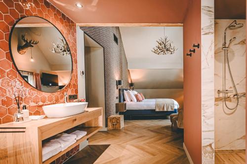 a bathroom with a sink and a mirror at Hotel Centraal Baarlo in Baarlo