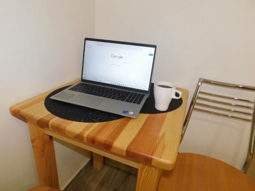 a laptop computer sitting on top of a wooden table at Baza wypadowa 3 in Leśna
