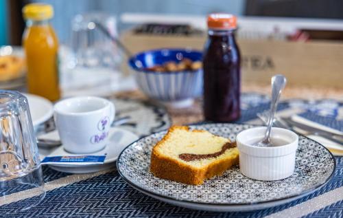 a plate with a piece of bread on a table at Palazzo ReSilente- B&B dell'Infopoint in Castelnuovo Cilento