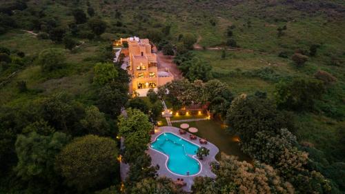 Piscina en o cerca de Dev Bagh Luxurious Private Suites
