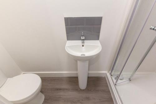 a bathroom with a toilet and a sink at Radstock Road - Room 3a in Southampton