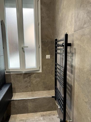 a bathroom with a shower with a window at Carré d'Or - 2P Cosy avec Terrasse et véranda in Nice