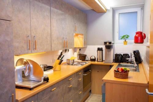 Kuchyň nebo kuchyňský kout v ubytování Gruppenhaus Sankt Andreasberg Braunlage