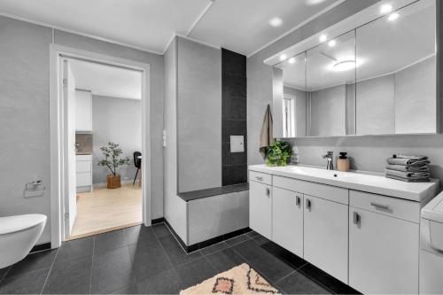 Koupelna v ubytování Northstay - Tromsø Aurora & Mountain View Apartment