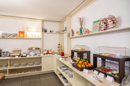 a kitchen filled with lots of food on display at Hotel Palazzo Cavalieri in Siracusa
