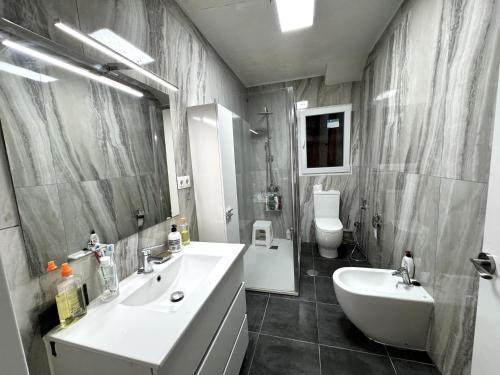a bathroom with a sink and a tub and a toilet at Paseo de la Carretera in Benidorm