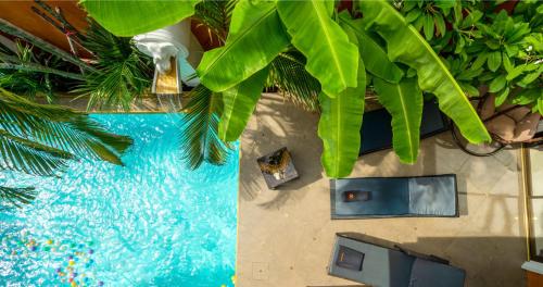 Piscina de la sau aproape de GOLDLAND Luxury Pool Villa Pattaya Walking Street 8 Bedrooms