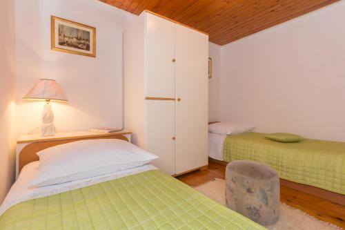 A bed or beds in a room at Duplex Studio Traversa- Split Old Town