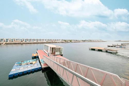 Luxury Villa sea view and free paddle boat - Al Dana Island Fujairah