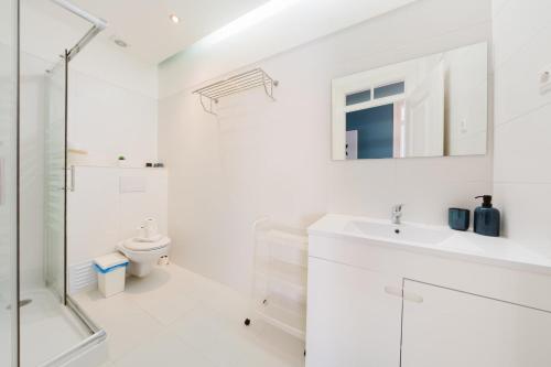 Bright 3BR Steps from National Pantheon | By Airnest