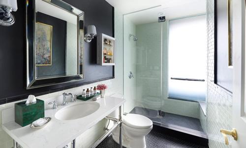 Bilik mandi di The Pontchartrain Hotel