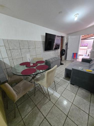 a living room with a glass table and a couch at Aluguel de quarto por diaria proximo ao aeroporto e rodoviaria in São Luís