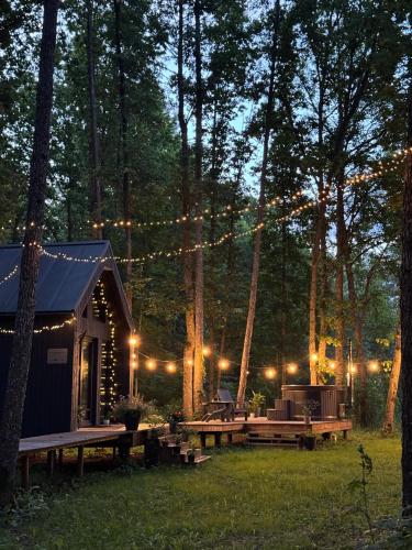 Taman di luar Ozola stāsts atpūtas namiņš