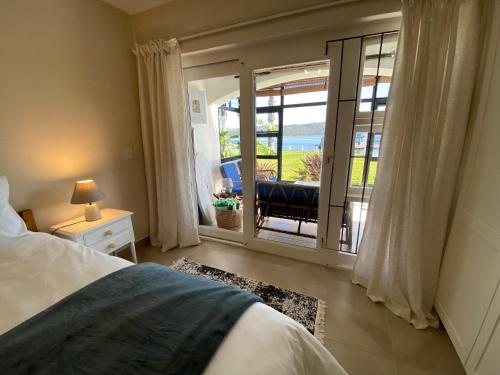 Ένα ή περισσότερα κρεβάτια σε δωμάτιο στο Laguna Waterfront Escape