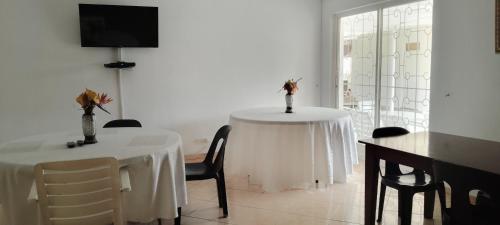 Μια τηλεόραση ή/και κέντρο ψυχαγωγίας στο His Glory Guesthouse