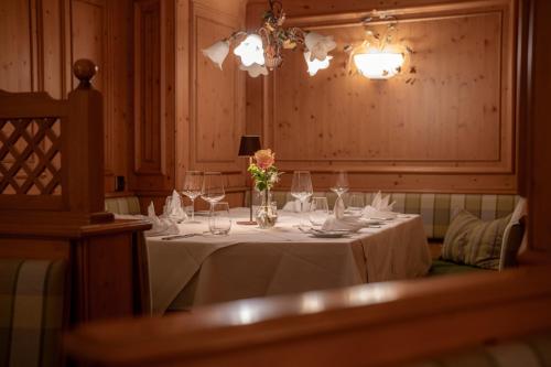 a table with glasses and a vase of flowers on it at Gasthaus Hotel Adler in Endingen