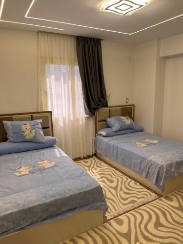 Postel nebo postele na pokoji v ubytování دمياط الجديدة جنة مصر