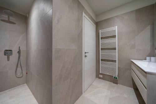 Bilik mandi di Le finestre sul Lago - Lake Como Front - Free Parking and AC