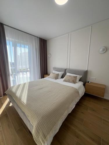 Postel nebo postele na pokoji v ubytování Видові апартаменти з видом на Дніпро та басейн