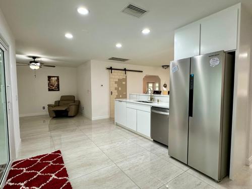 Dapur atau dapur kecil di Charming house in peaceful Naples surrounded by nature and close to the beach